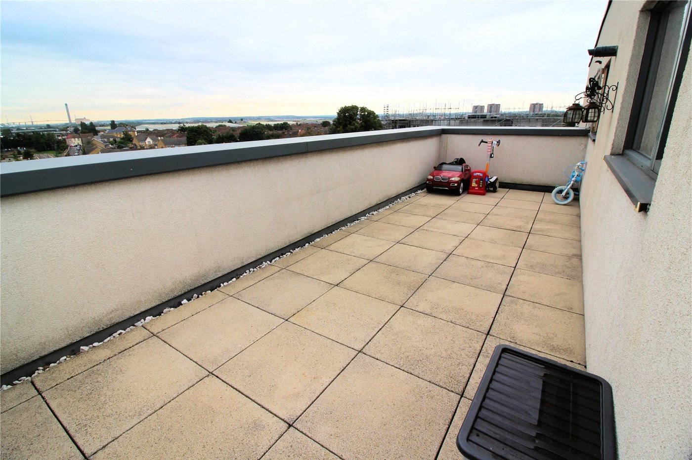 2 bedroom property for sale in 102 High Street | Robinson Jackson