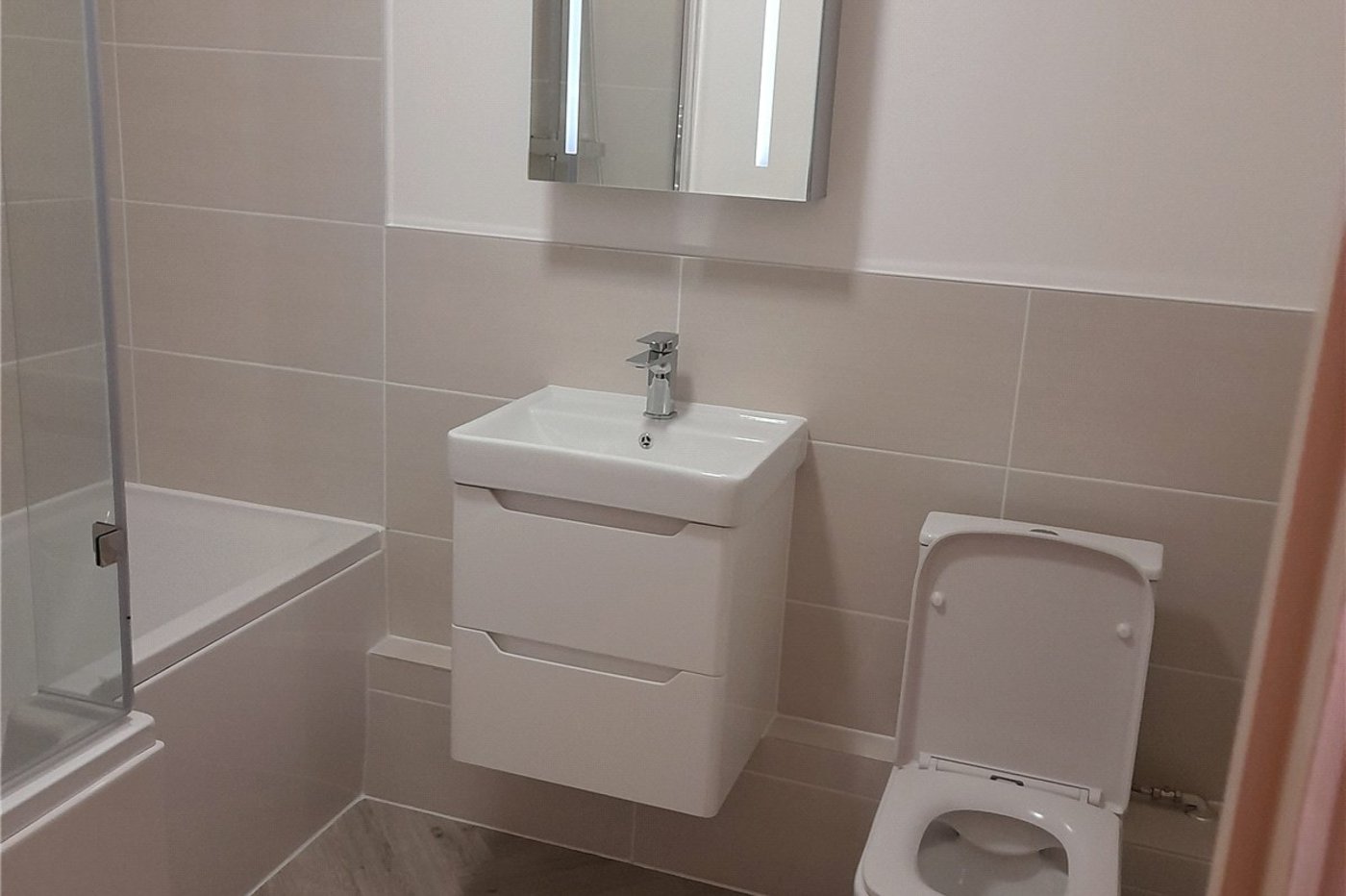 2 bedroom property for sale in 102 High Street | Robinson Jackson