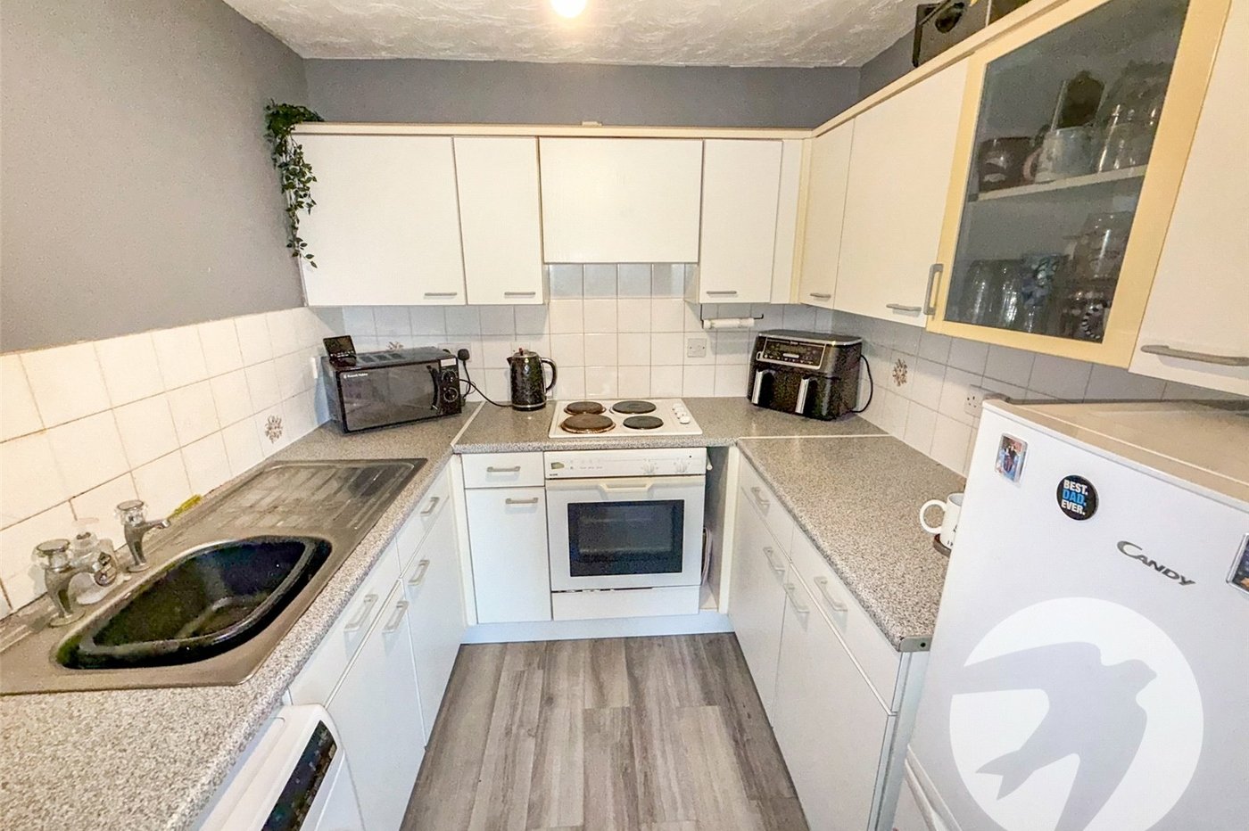 2 bedroom property for sale in London | Robinson Jackson