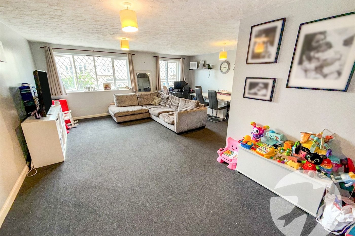2 bedroom property for sale in London | Robinson Jackson