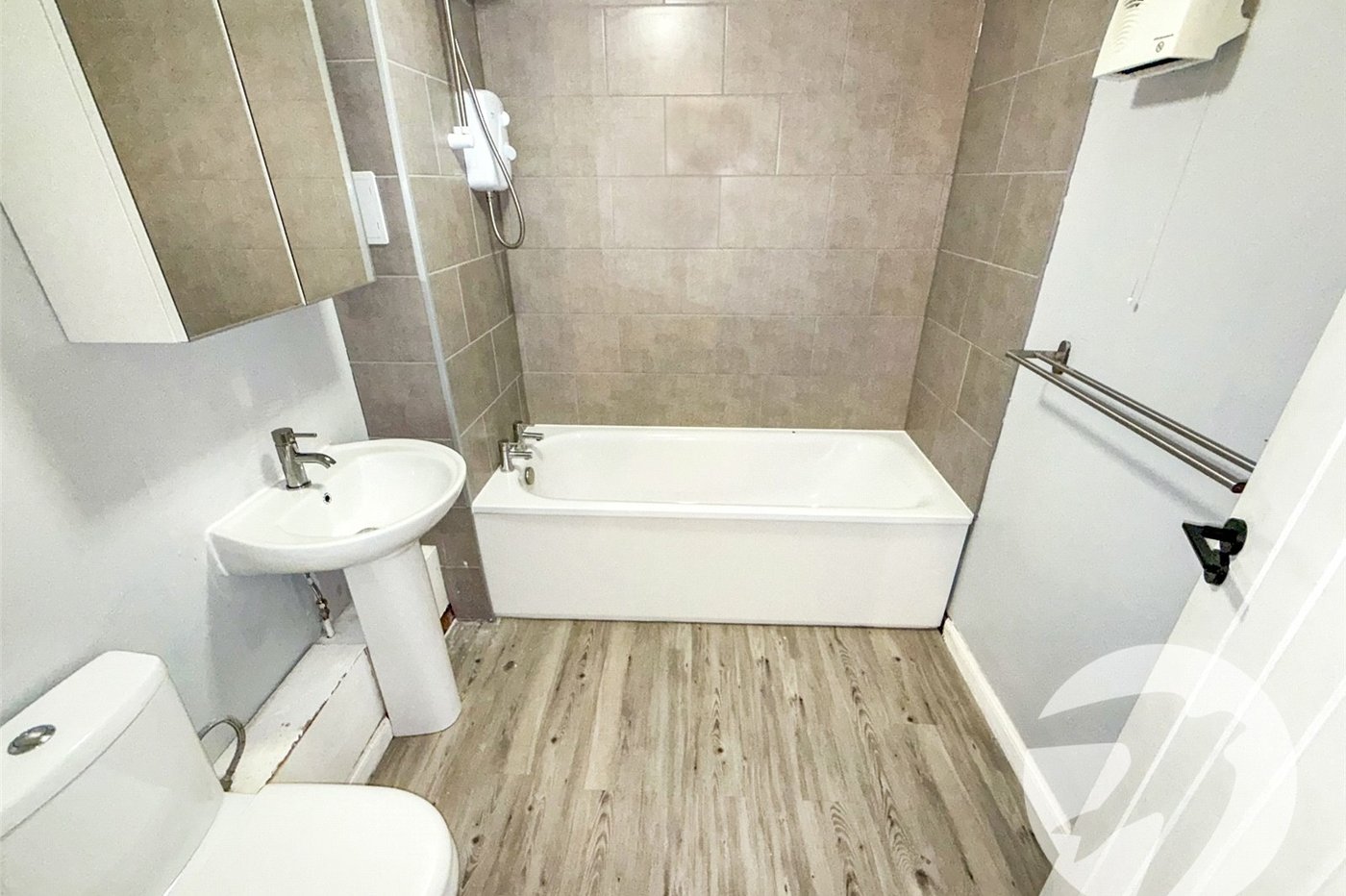 2 bedroom property for sale in London | Robinson Jackson