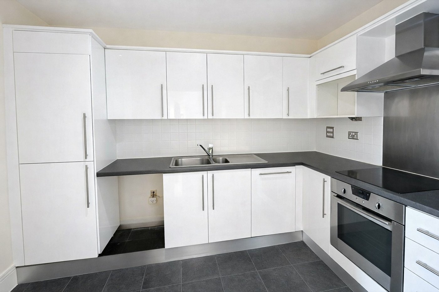 2 bedroom property for sale in London | Robinson Jackson