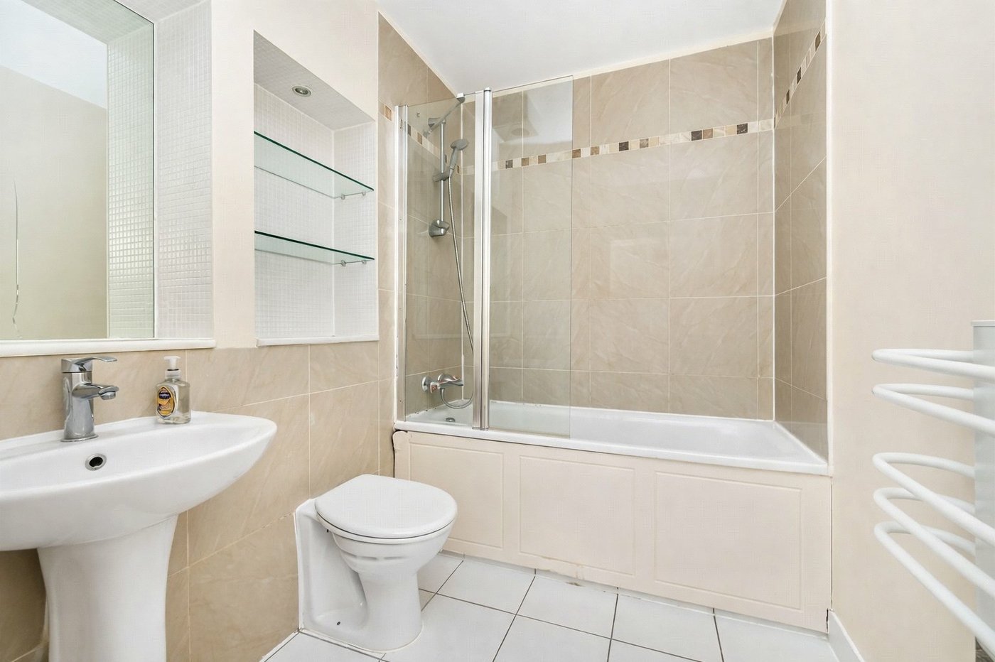 2 bedroom property for sale in London | Robinson Jackson