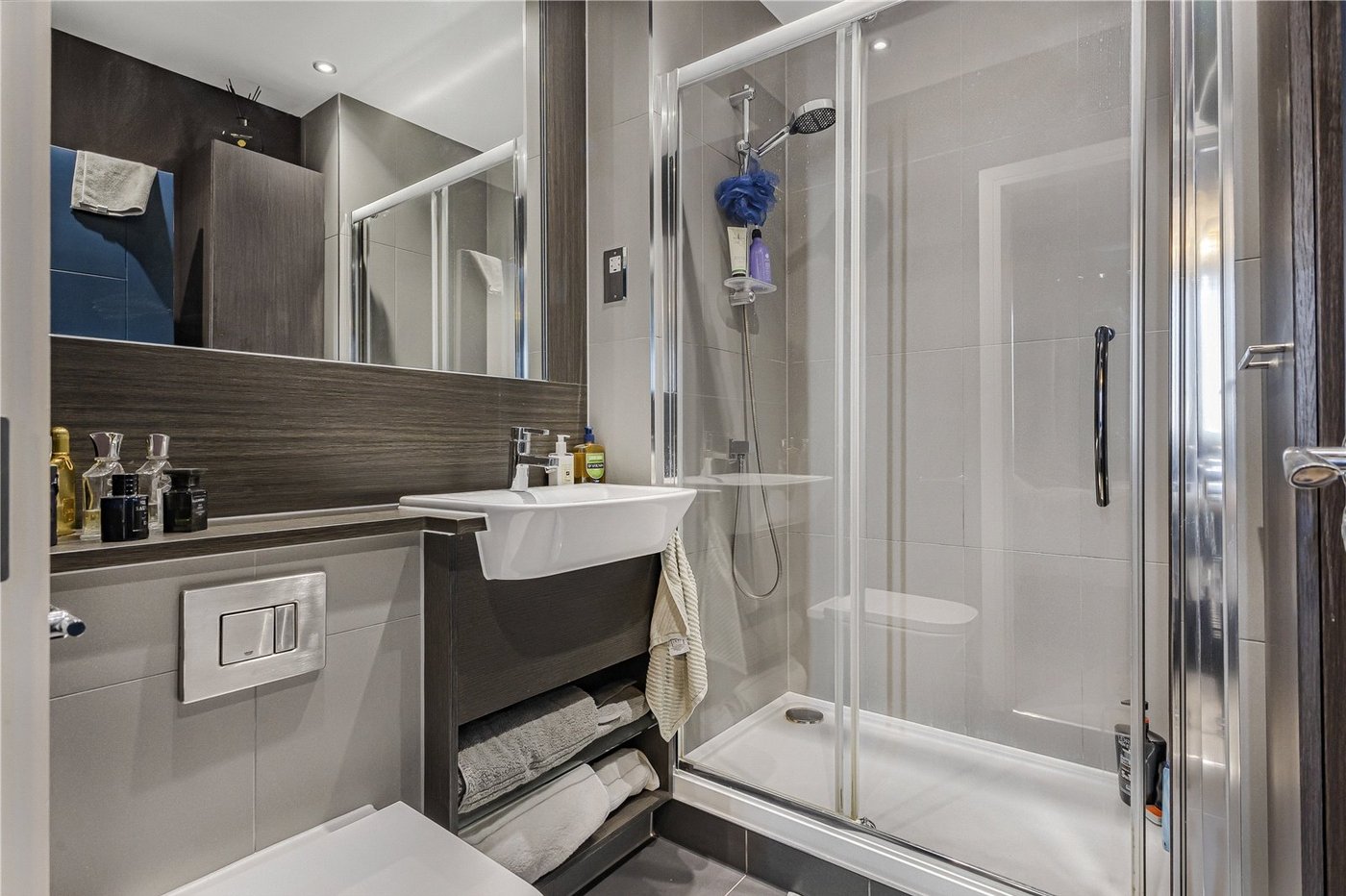 2 bedroom property for sale in Gillingham | Robinson Michael & Jackson