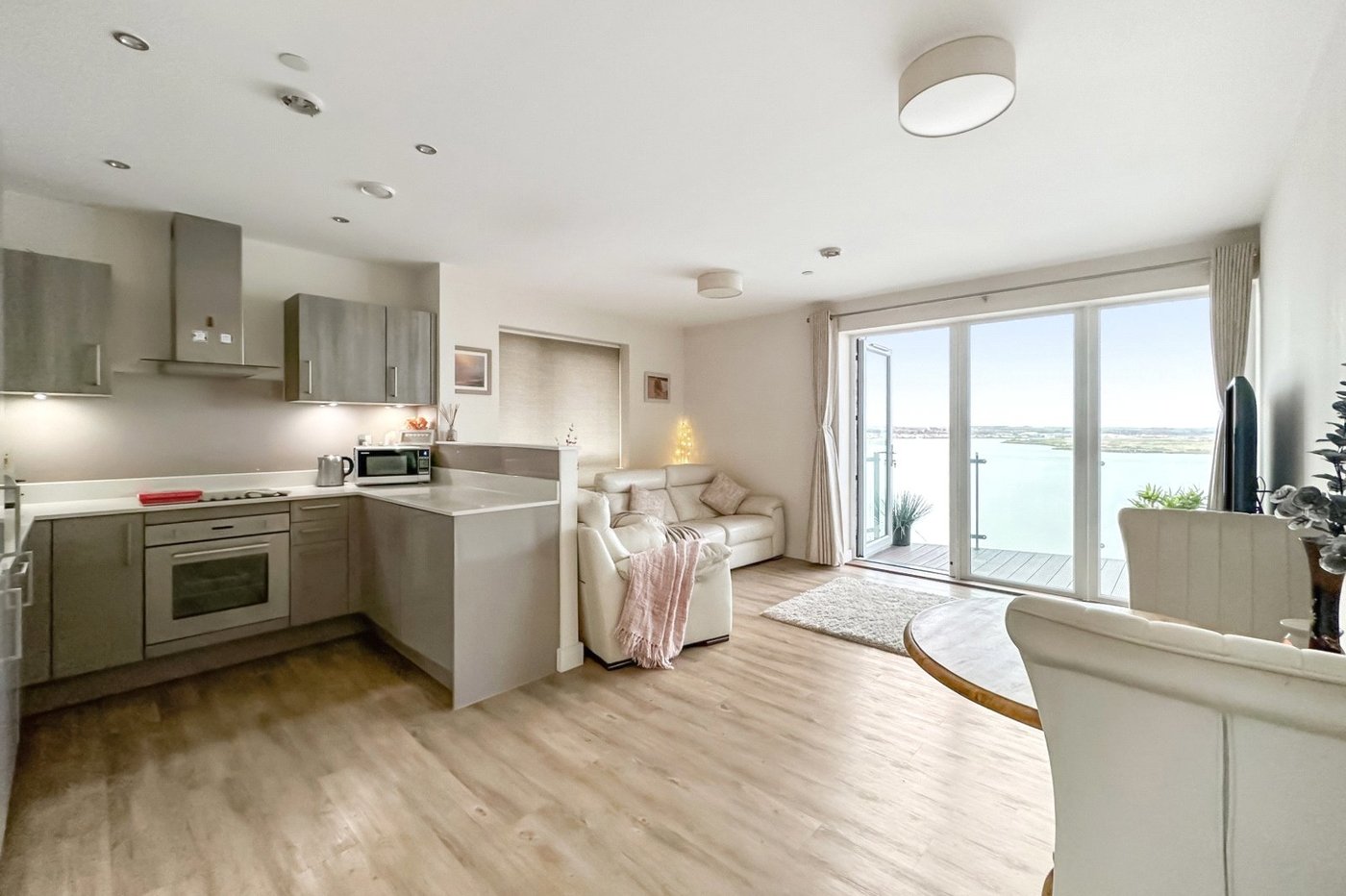 2 bedroom property for sale in Gillingham | Robinson Michael & Jackson