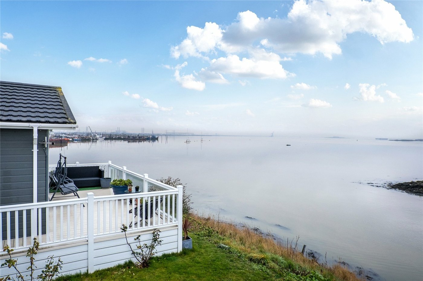 2 bedroom bungalow for sale in Hoo | Robinson Michael & Jackson