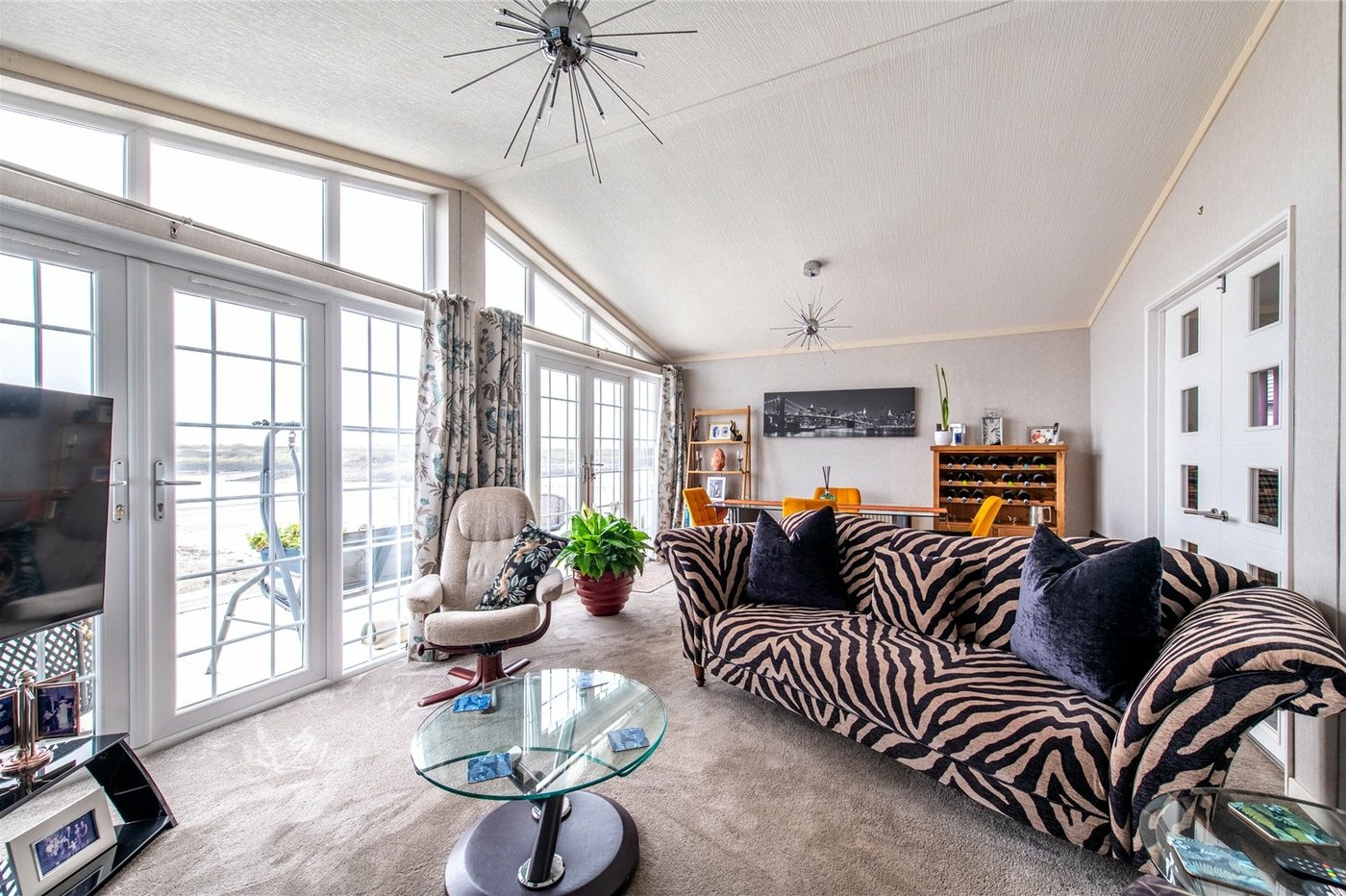 2 bedroom bungalow for sale in Hoo | Robinson Michael & Jackson