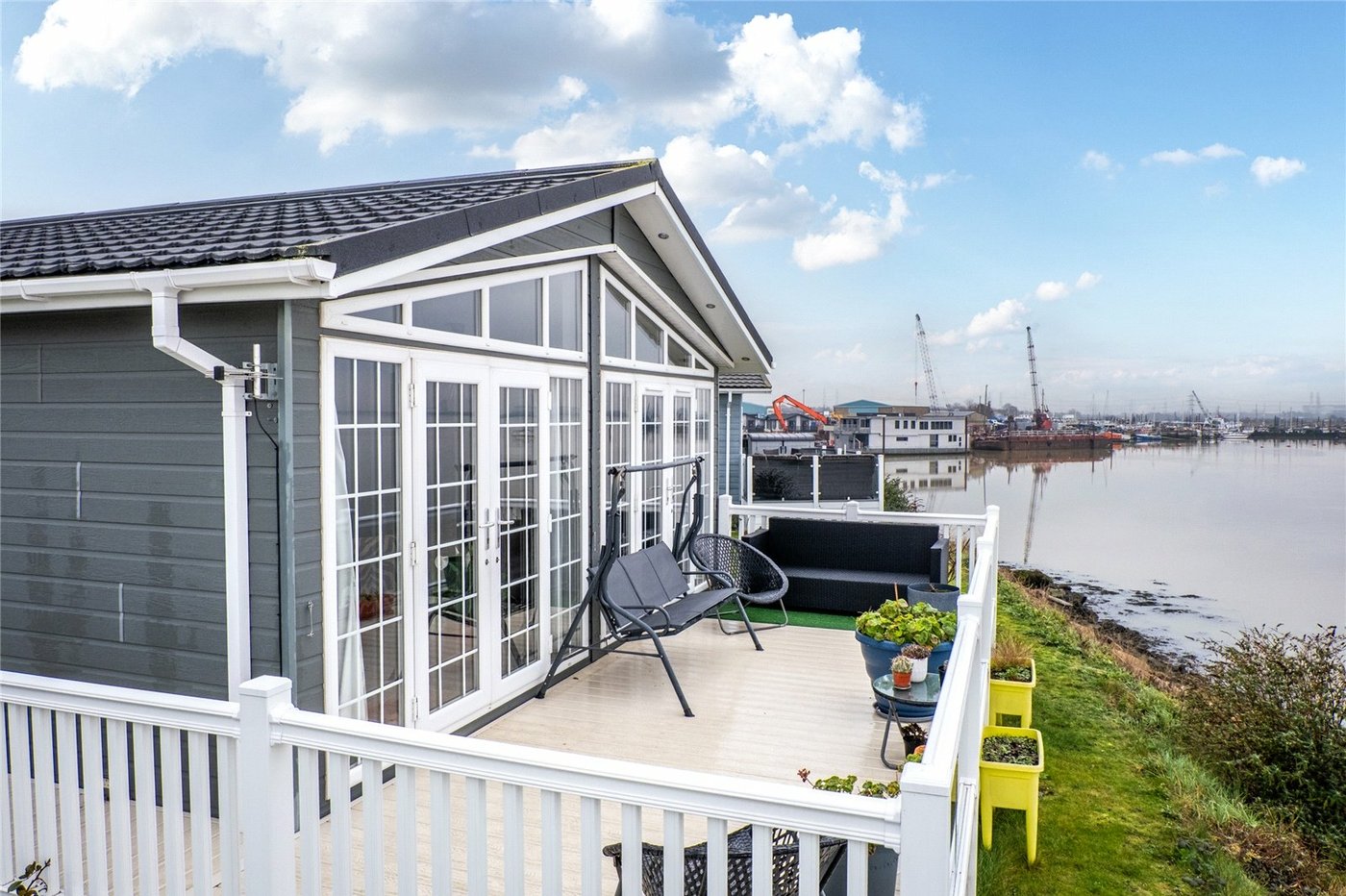 2 bedroom bungalow for sale in Hoo | Robinson Michael & Jackson