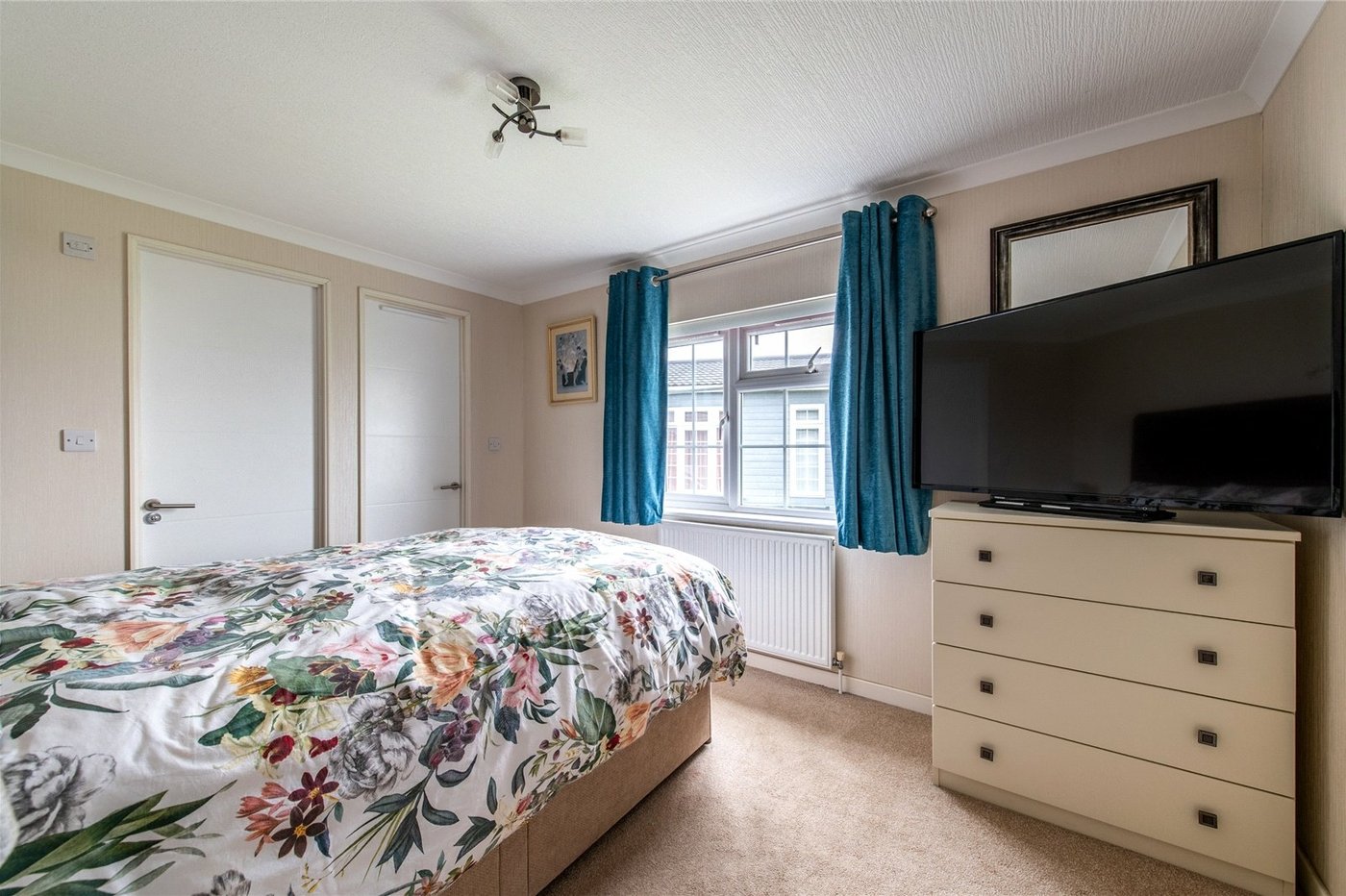 2 bedroom bungalow for sale in Hoo | Robinson Michael & Jackson