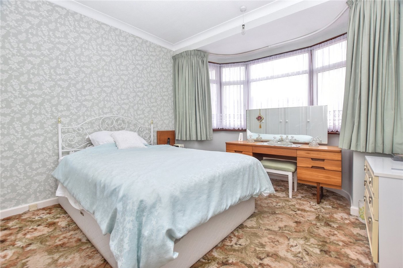 2 bedroom bungalow for sale in Bexleyheath | Robinson Jackson