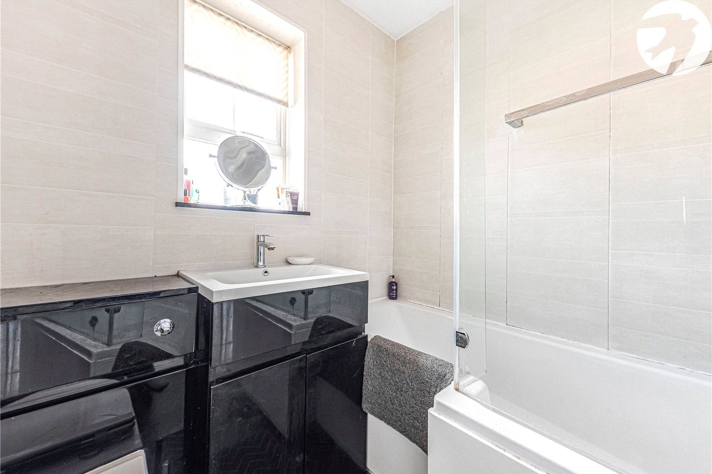 4 bedroom house for sale in Swanscombe | Robinson Jackson