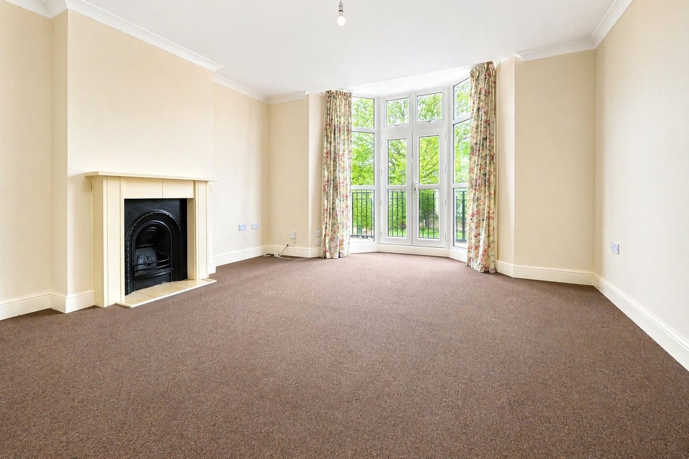 2 bedroom property for sale in London | Robinson Jackson