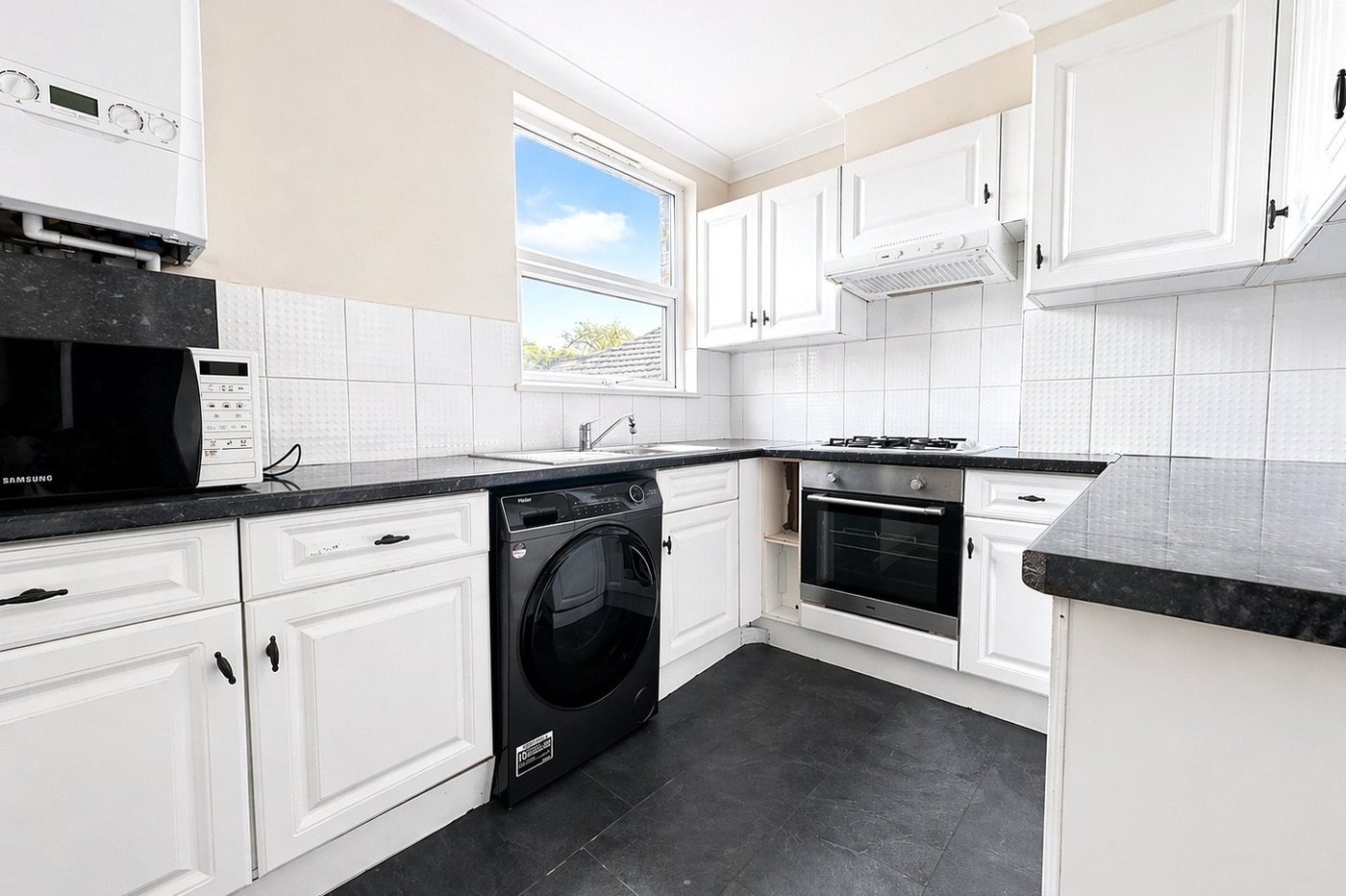 2 bedroom property for sale in London | Robinson Jackson
