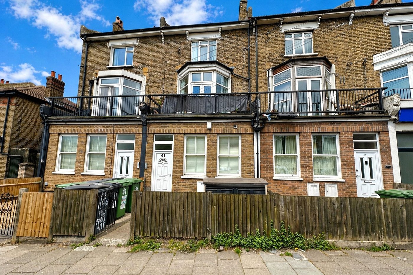 2 bedroom property for sale in London | Robinson Jackson