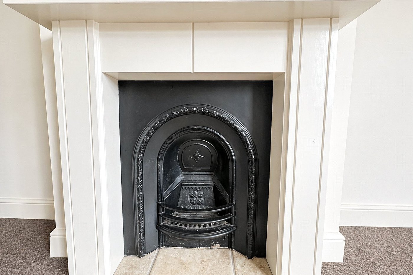 2 bedroom property for sale in London | Robinson Jackson