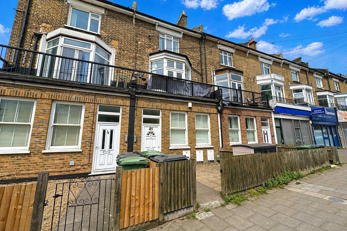 2 bedroom property for sale in London | Robinson Jackson