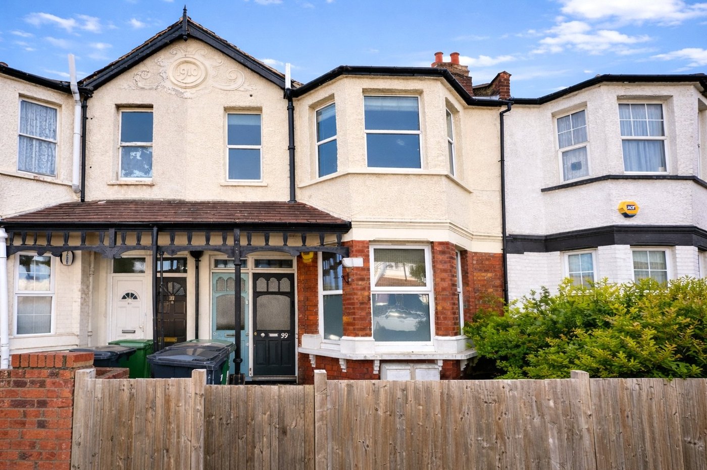 2 bedroom property for sale in London | Robinson Jackson