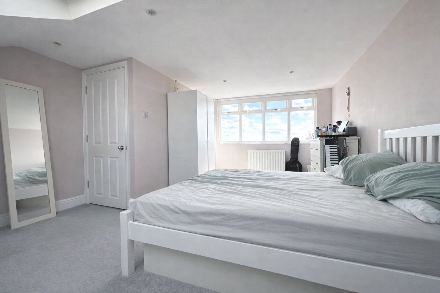 2 bedroom property for sale in London | Robinson Jackson