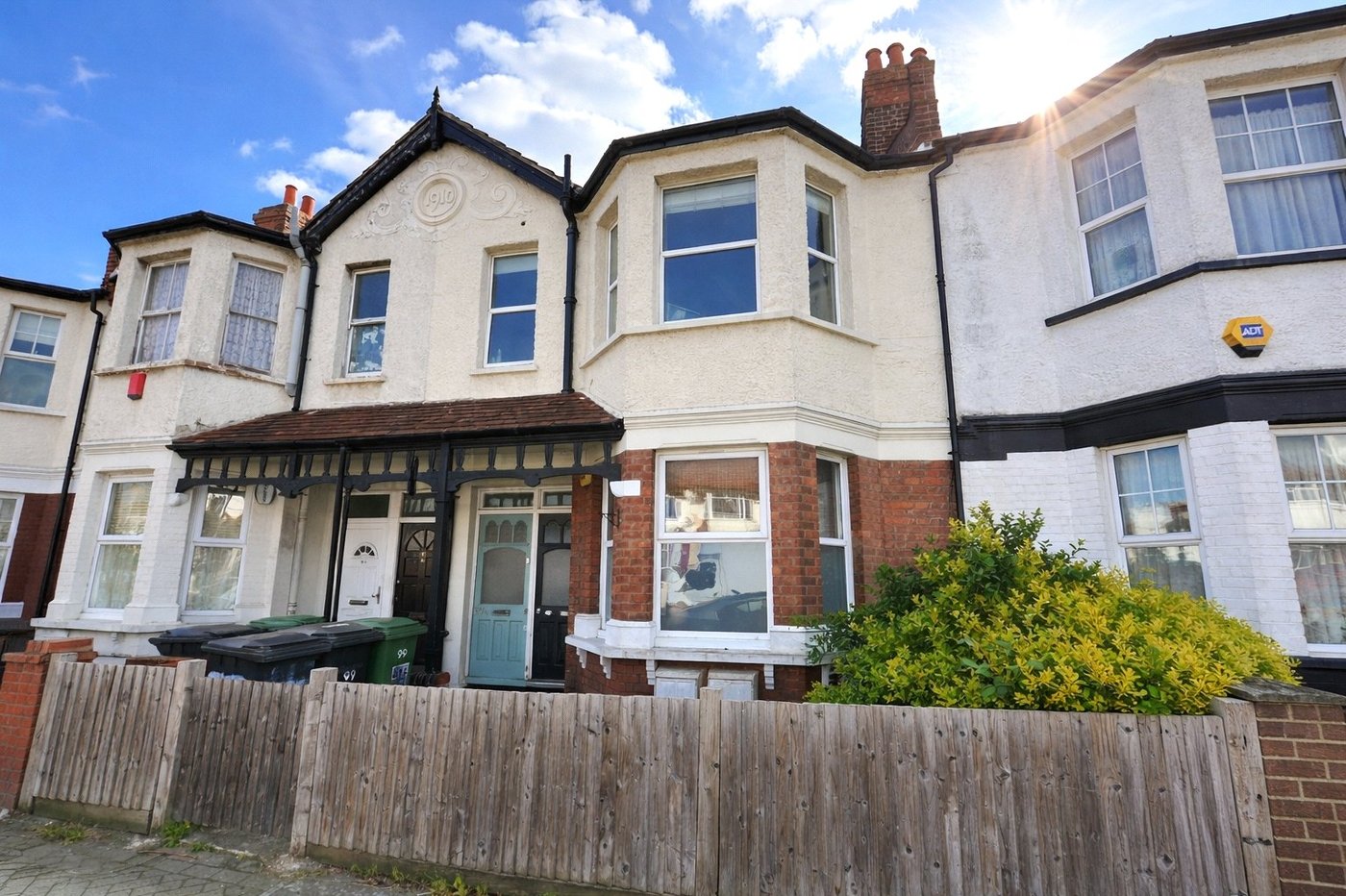 2 bedroom property for sale in London | Robinson Jackson