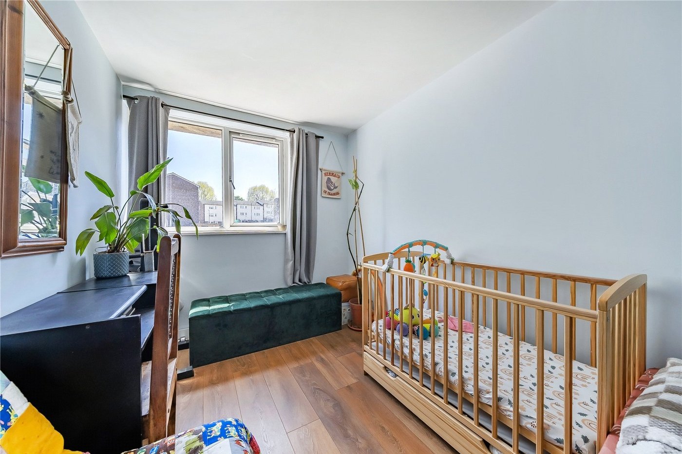 3 bedroom property for sale in London | Robinson Jackson