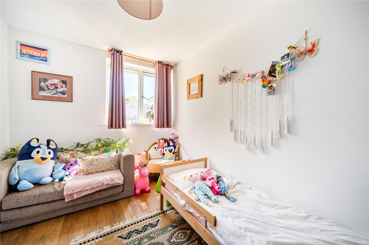 3 bedroom property for sale in London | Robinson Jackson