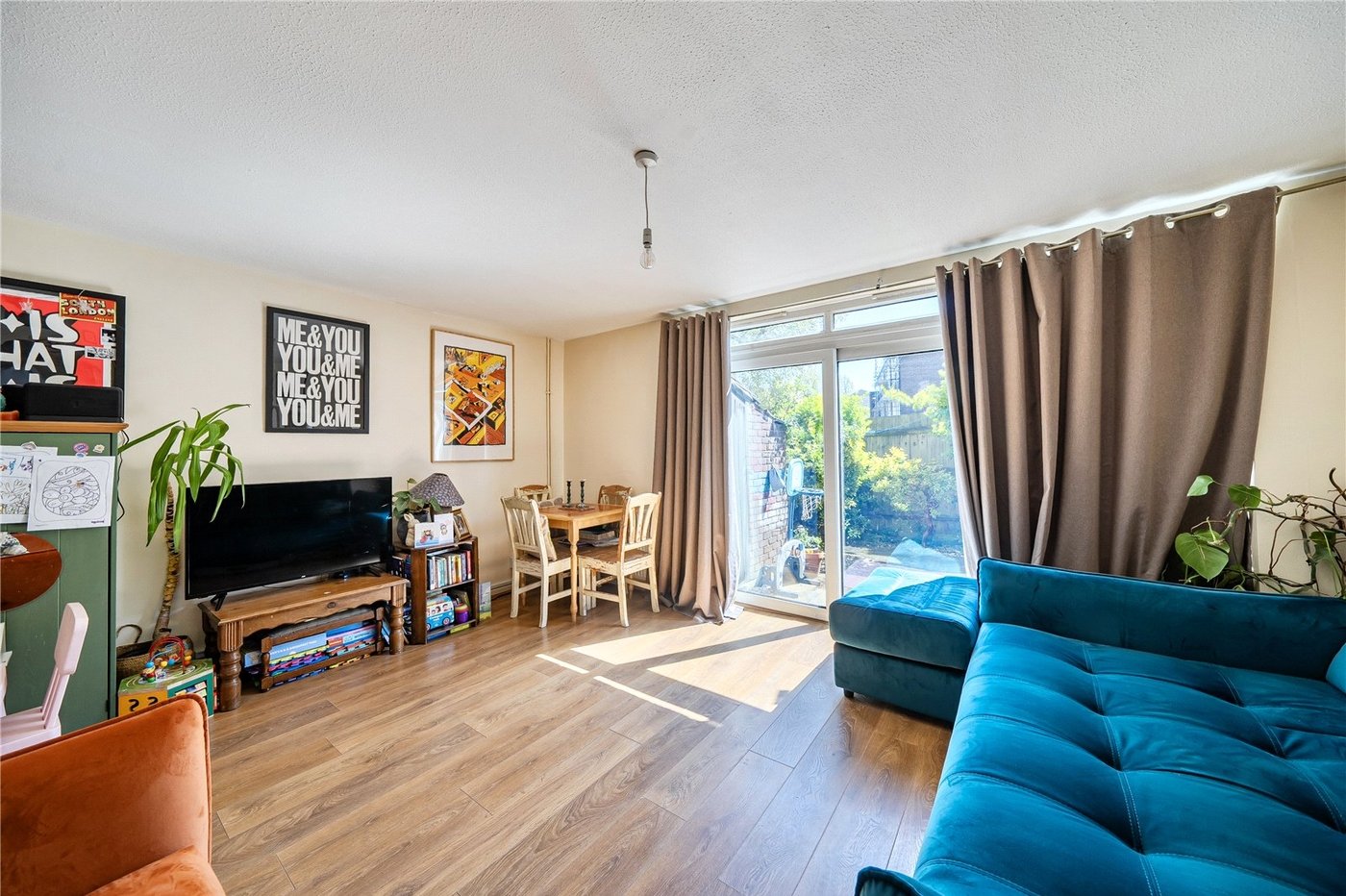 3 bedroom property for sale in London | Robinson Jackson