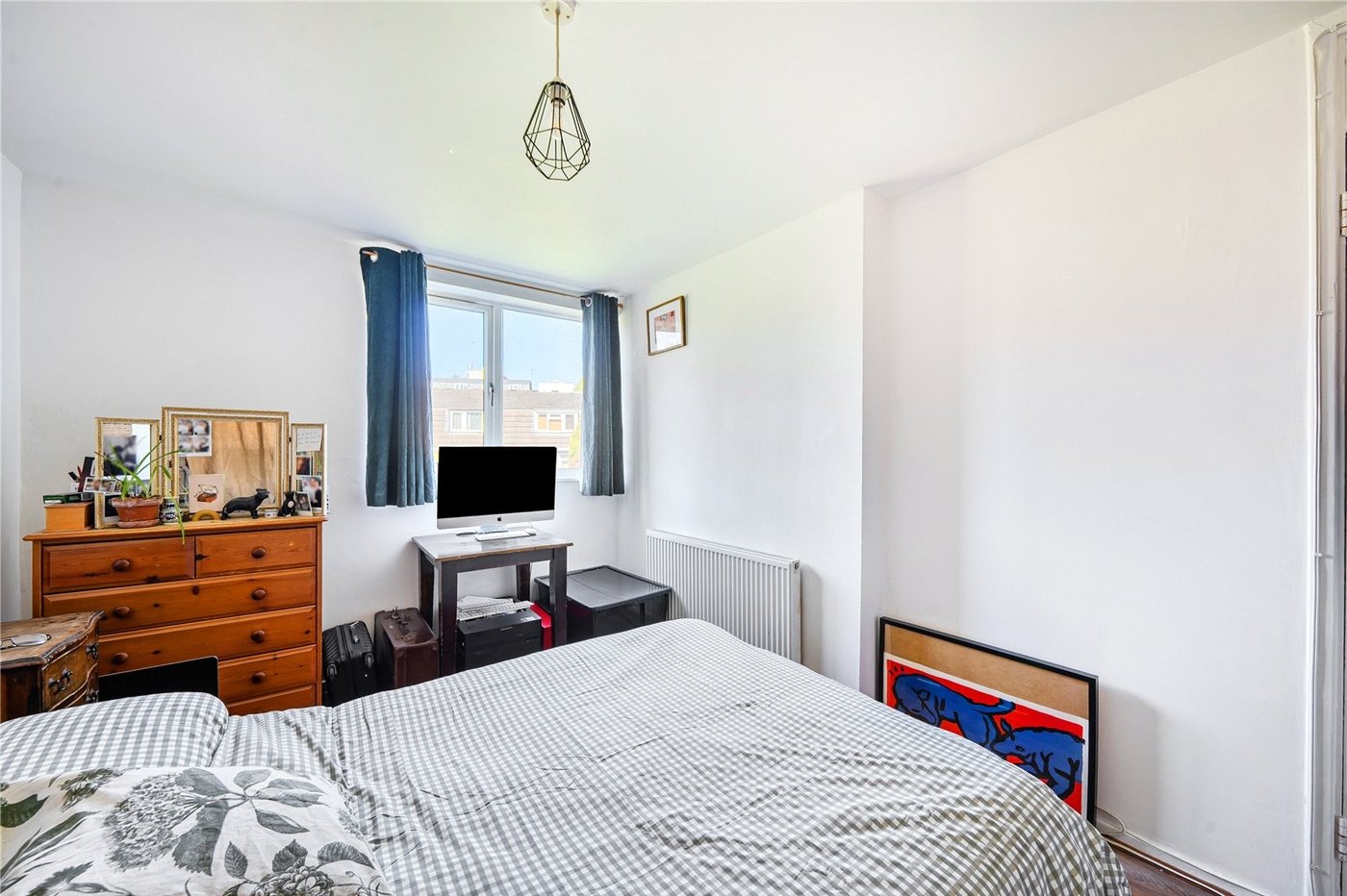 3 bedroom property for sale in London | Robinson Jackson