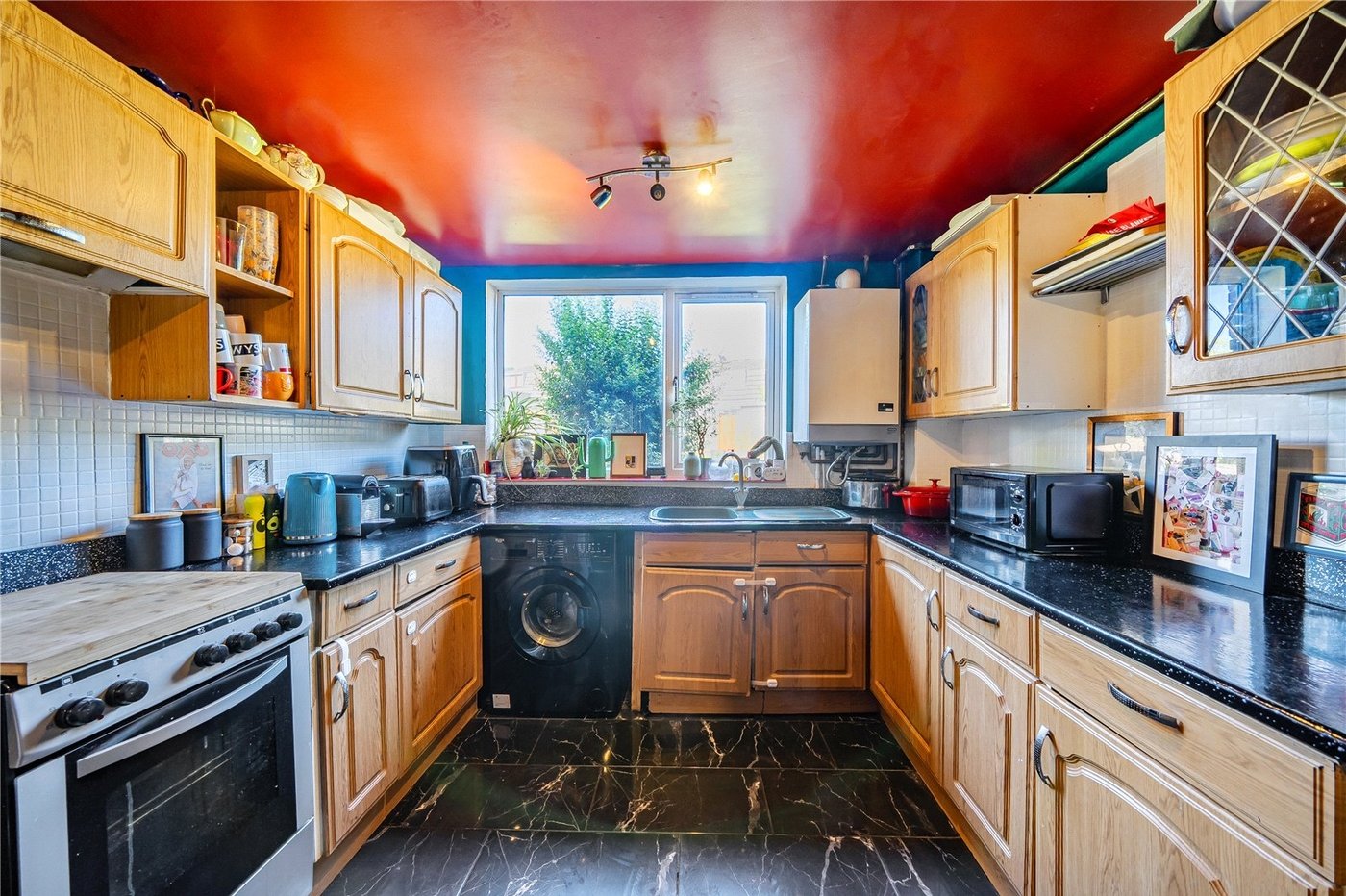 3 bedroom property for sale in London | Robinson Jackson