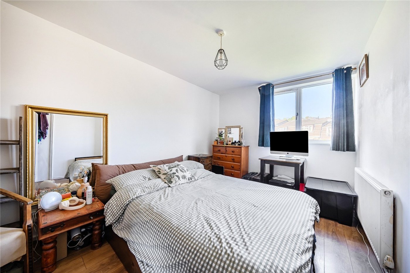 3 bedroom property for sale in London | Robinson Jackson