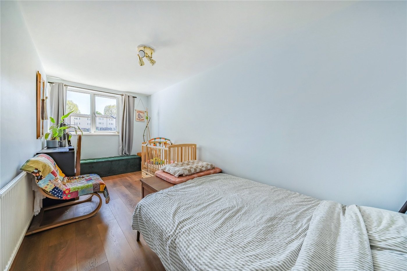 3 bedroom property for sale in London | Robinson Jackson