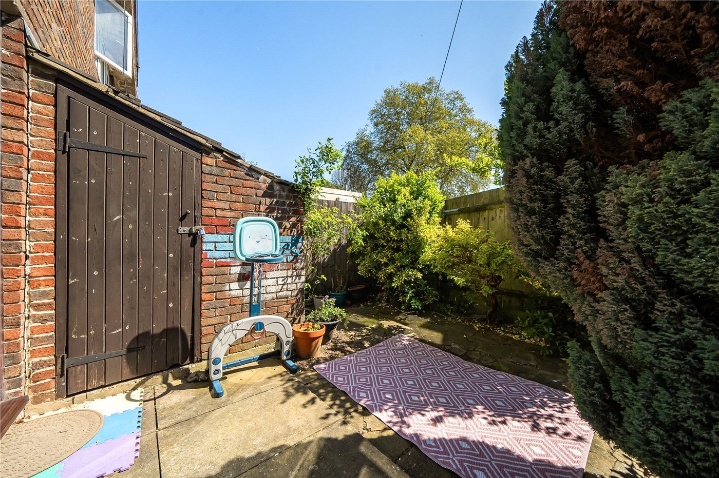 3 bedroom property for sale in London | Robinson Jackson