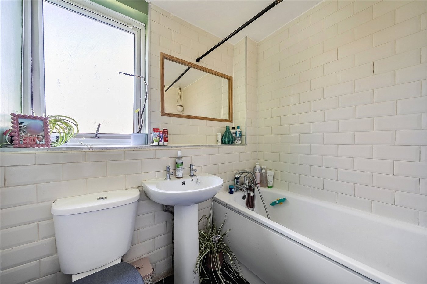 3 bedroom property for sale in London | Robinson Jackson