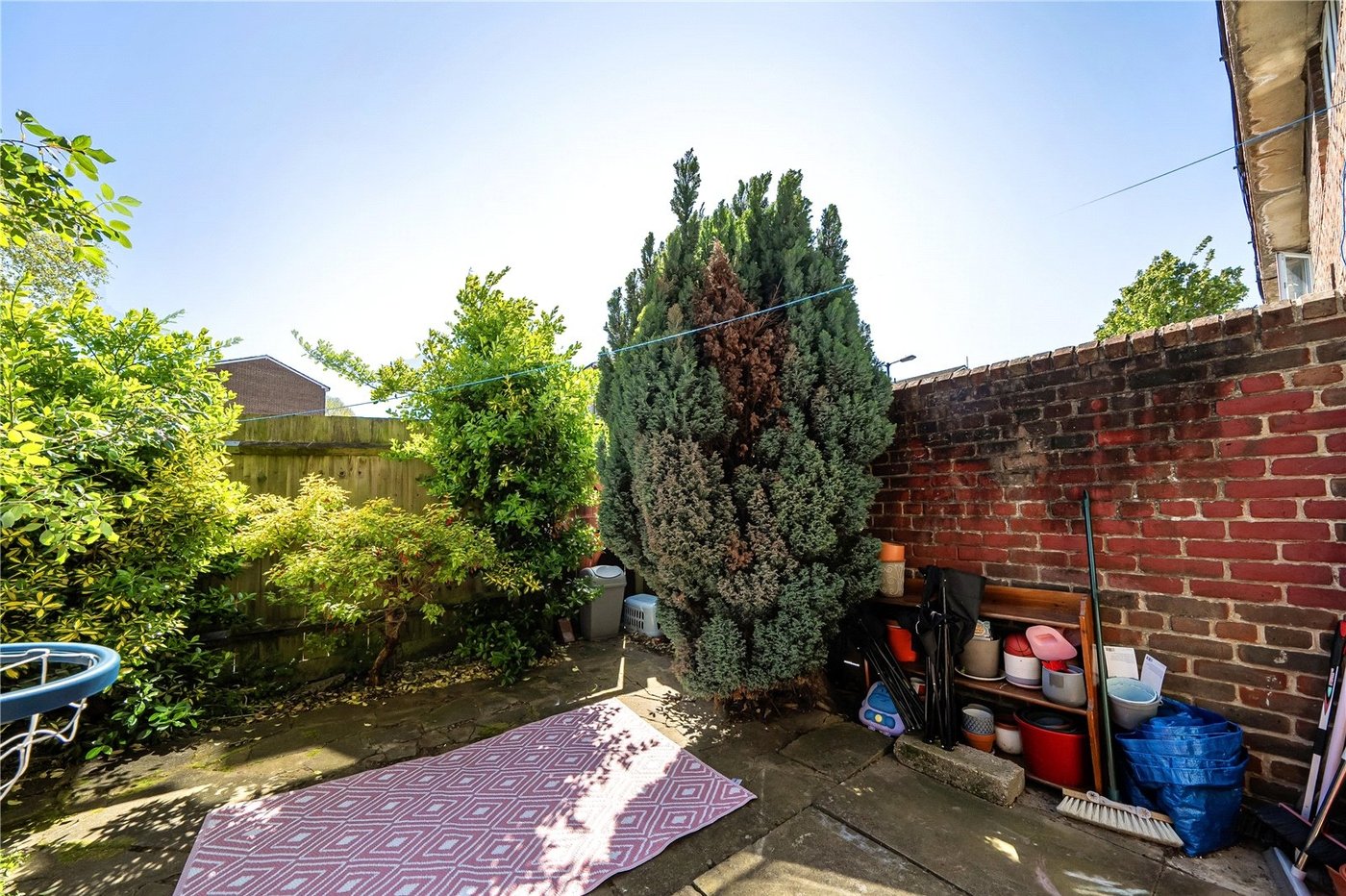 3 bedroom property for sale in London | Robinson Jackson