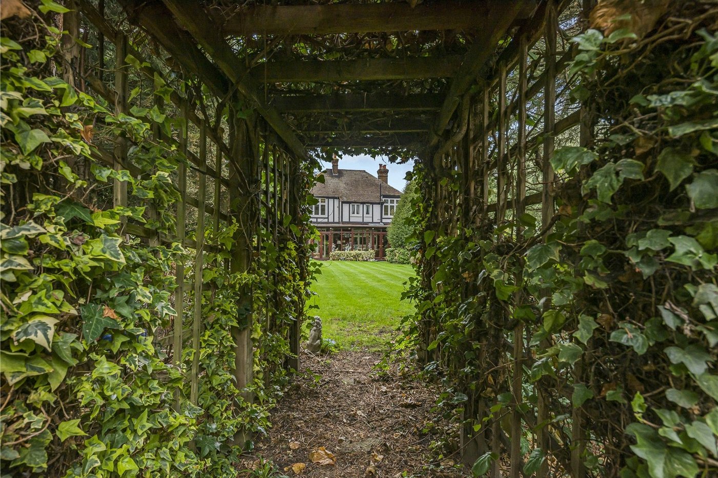 4 bedroom house for sale in Dartford | Robinson Jackson