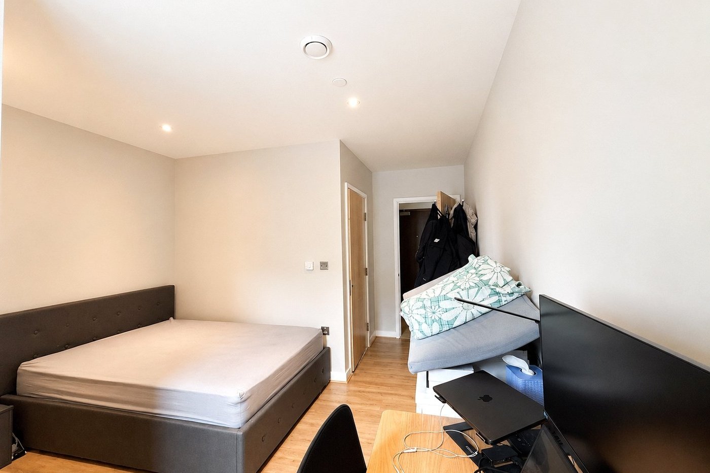 2 bedroom property for sale in London | Robinson Jackson