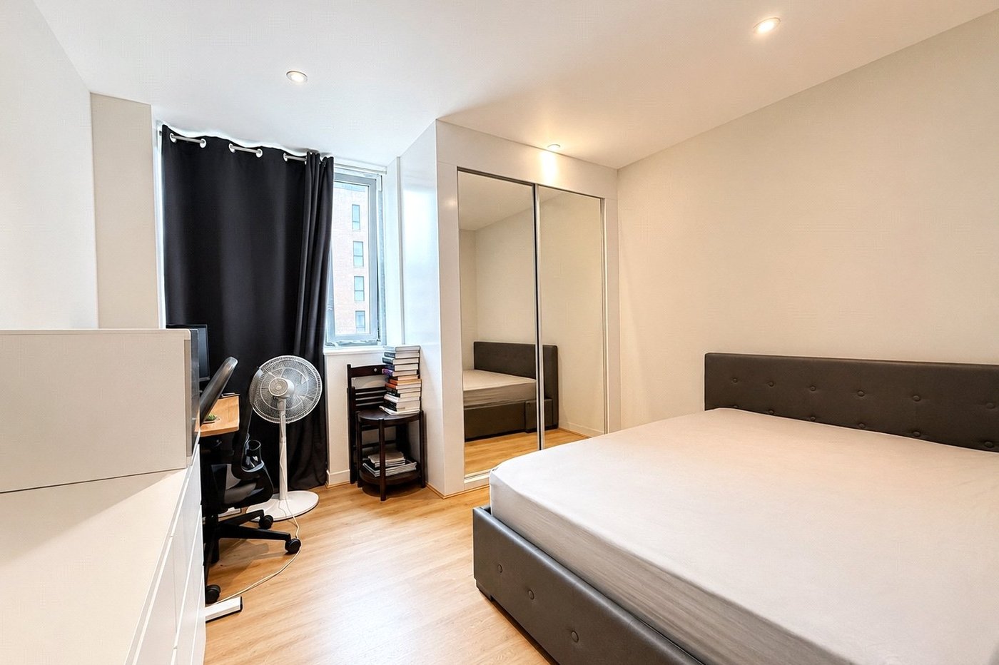 2 bedroom property for sale in London | Robinson Jackson
