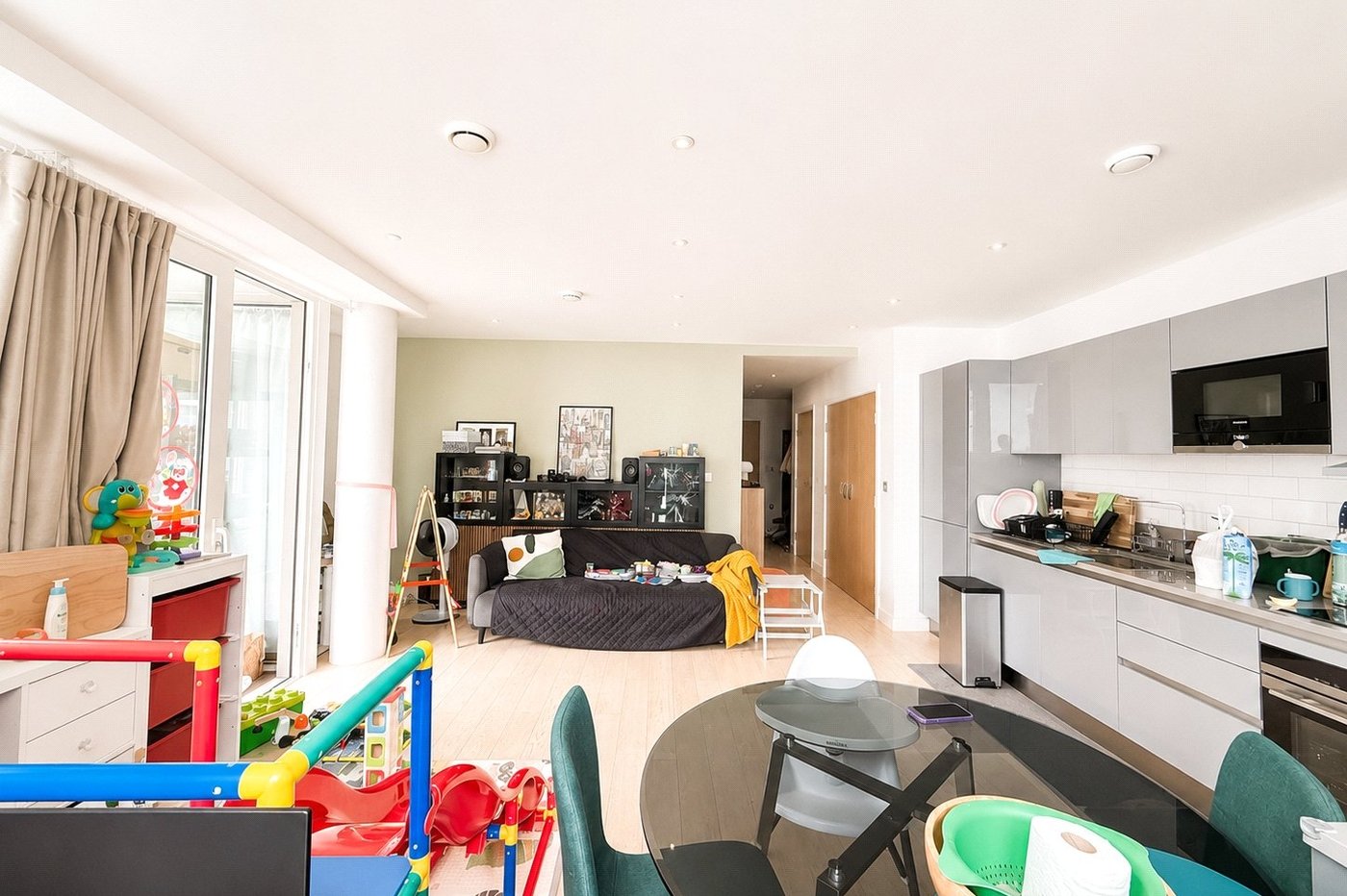 2 bedroom property for sale in London | Robinson Jackson