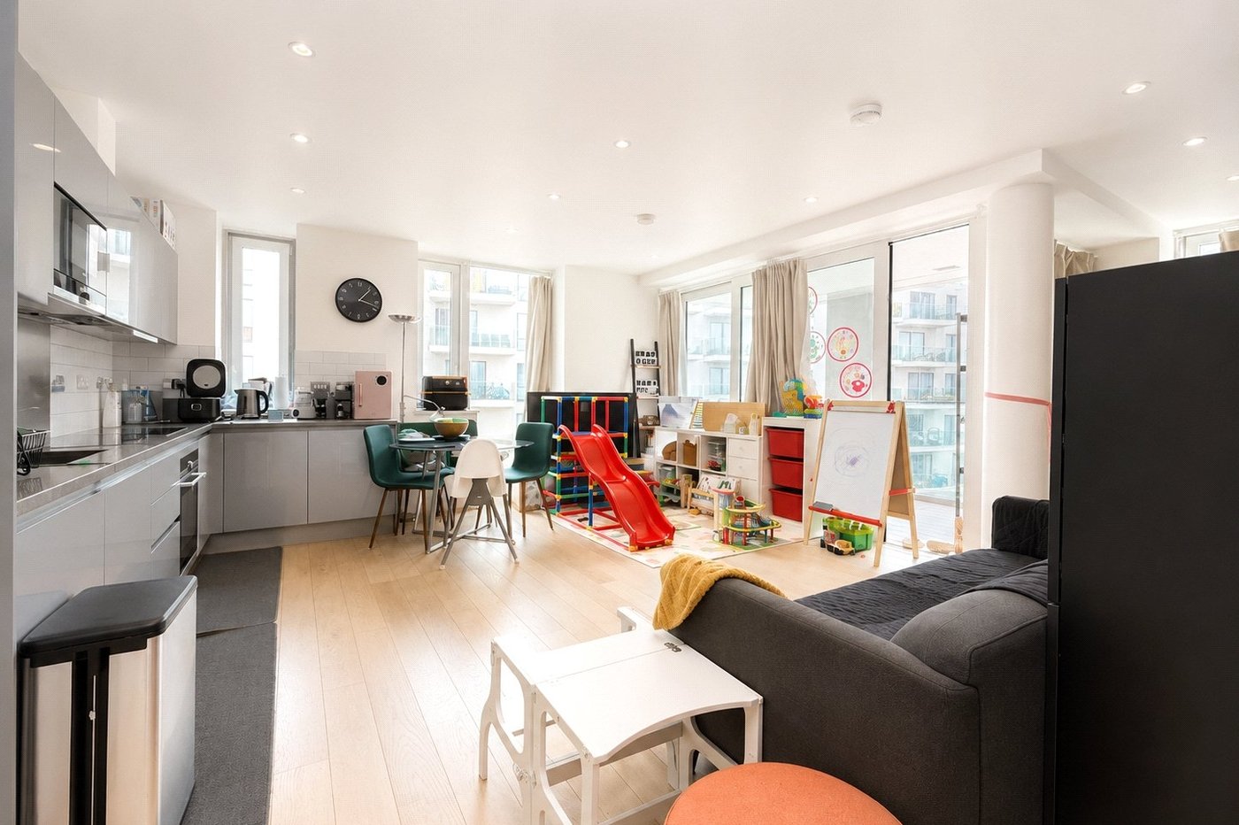 2 bedroom property for sale in London | Robinson Jackson