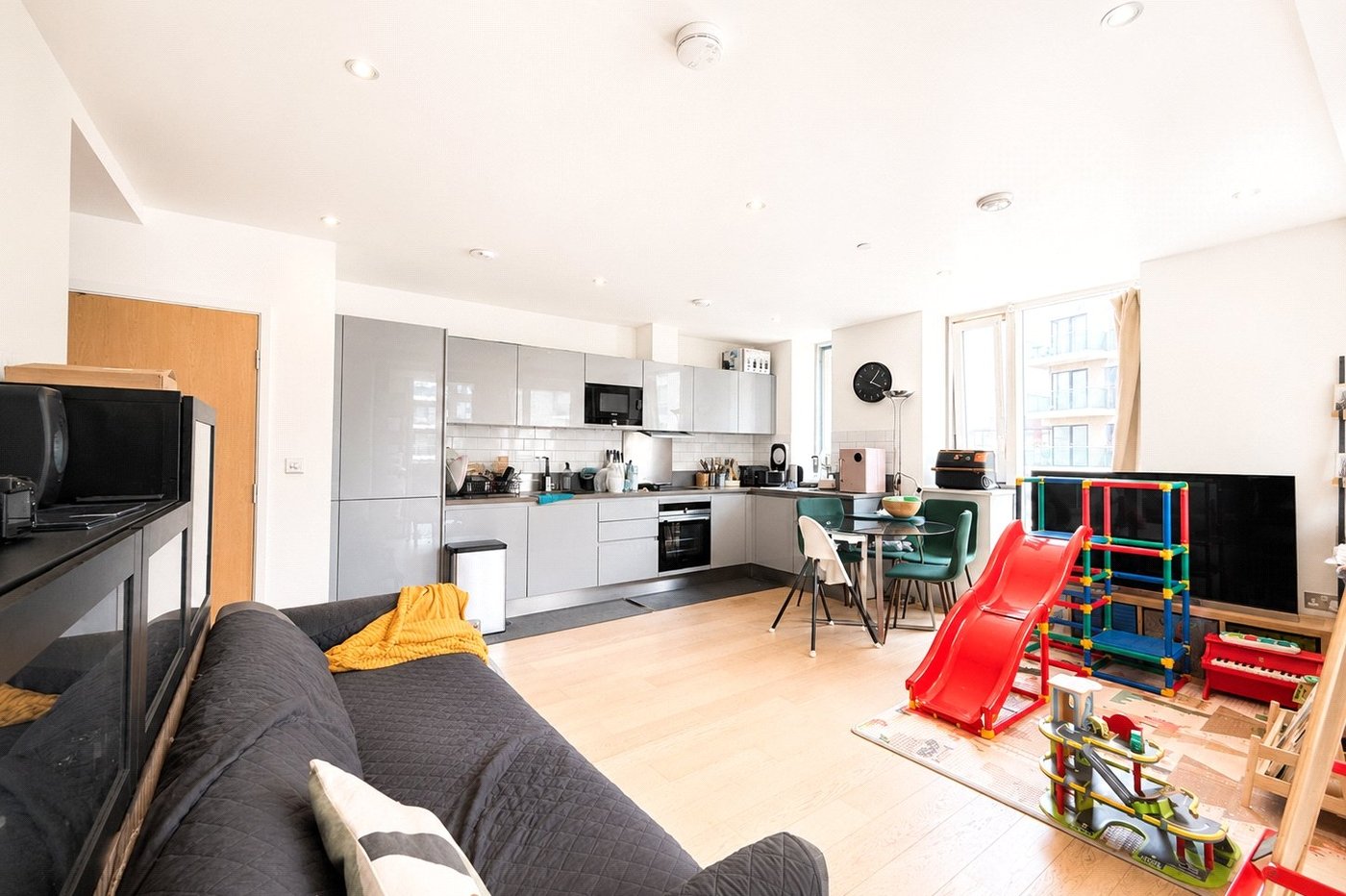 2 bedroom property for sale in London | Robinson Jackson
