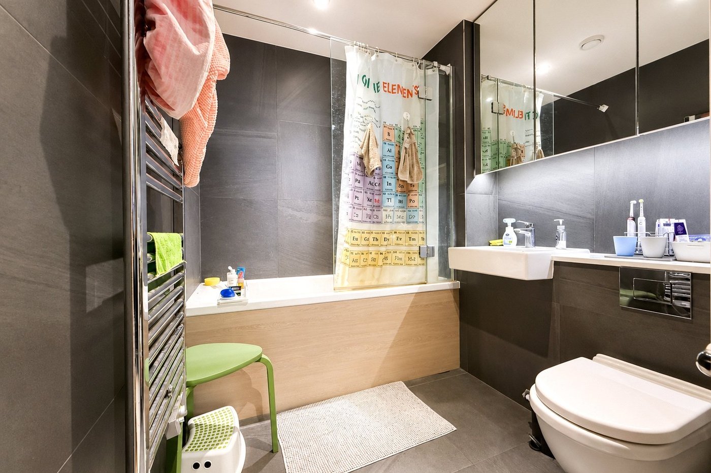 2 bedroom property for sale in London | Robinson Jackson