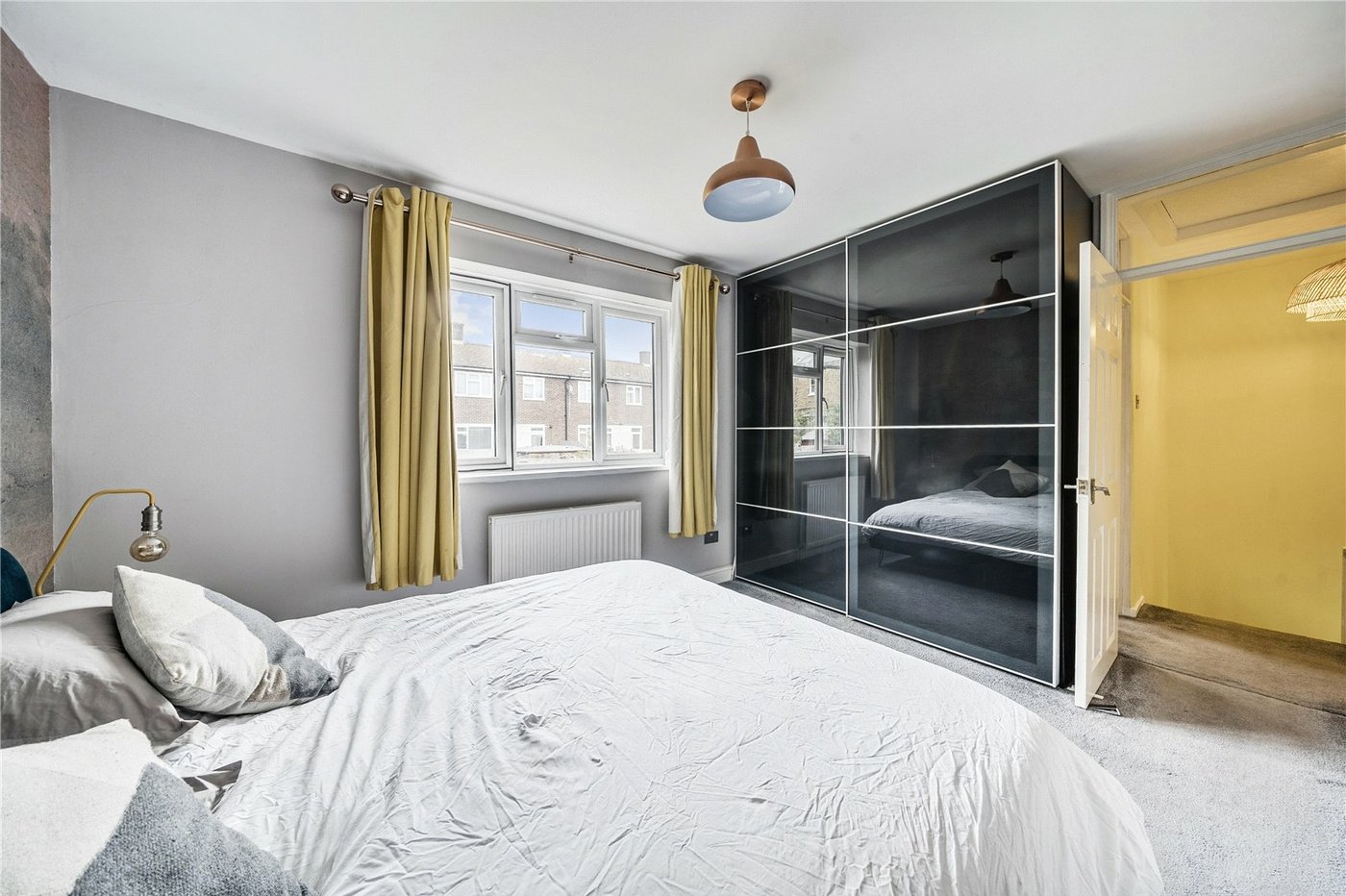 3 bedroom house for sale in London | Robinson Jackson