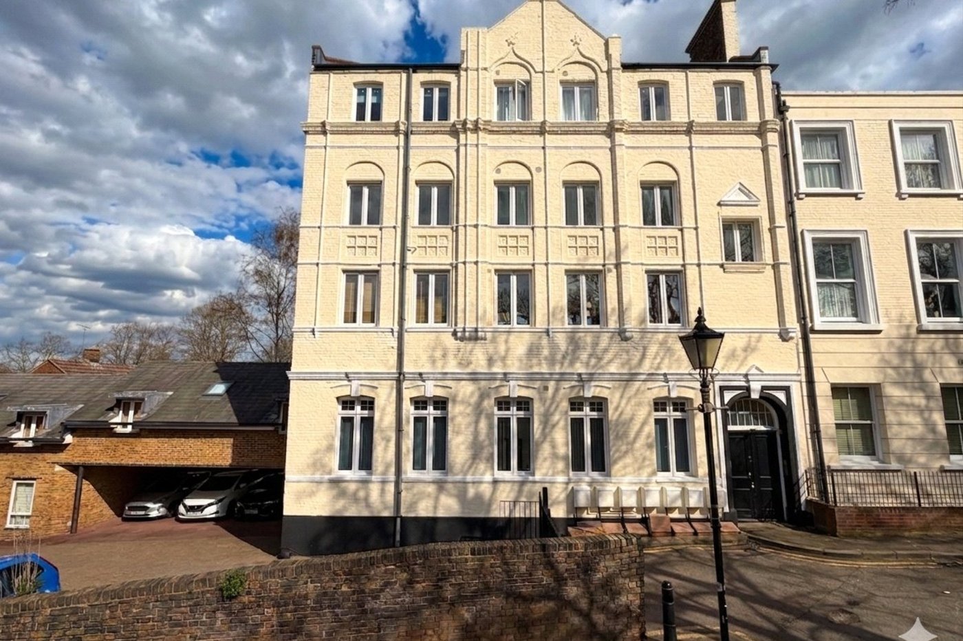 2 bedroom property to rent in Brompton | Robinson Michael & Jackson