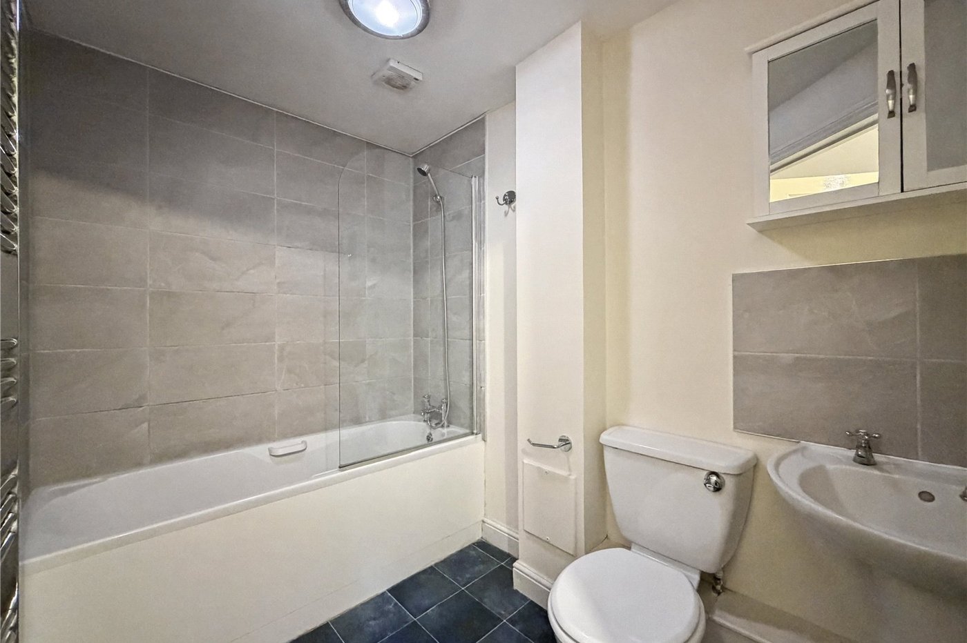 2 bedroom property to rent in Brompton | Robinson Michael & Jackson