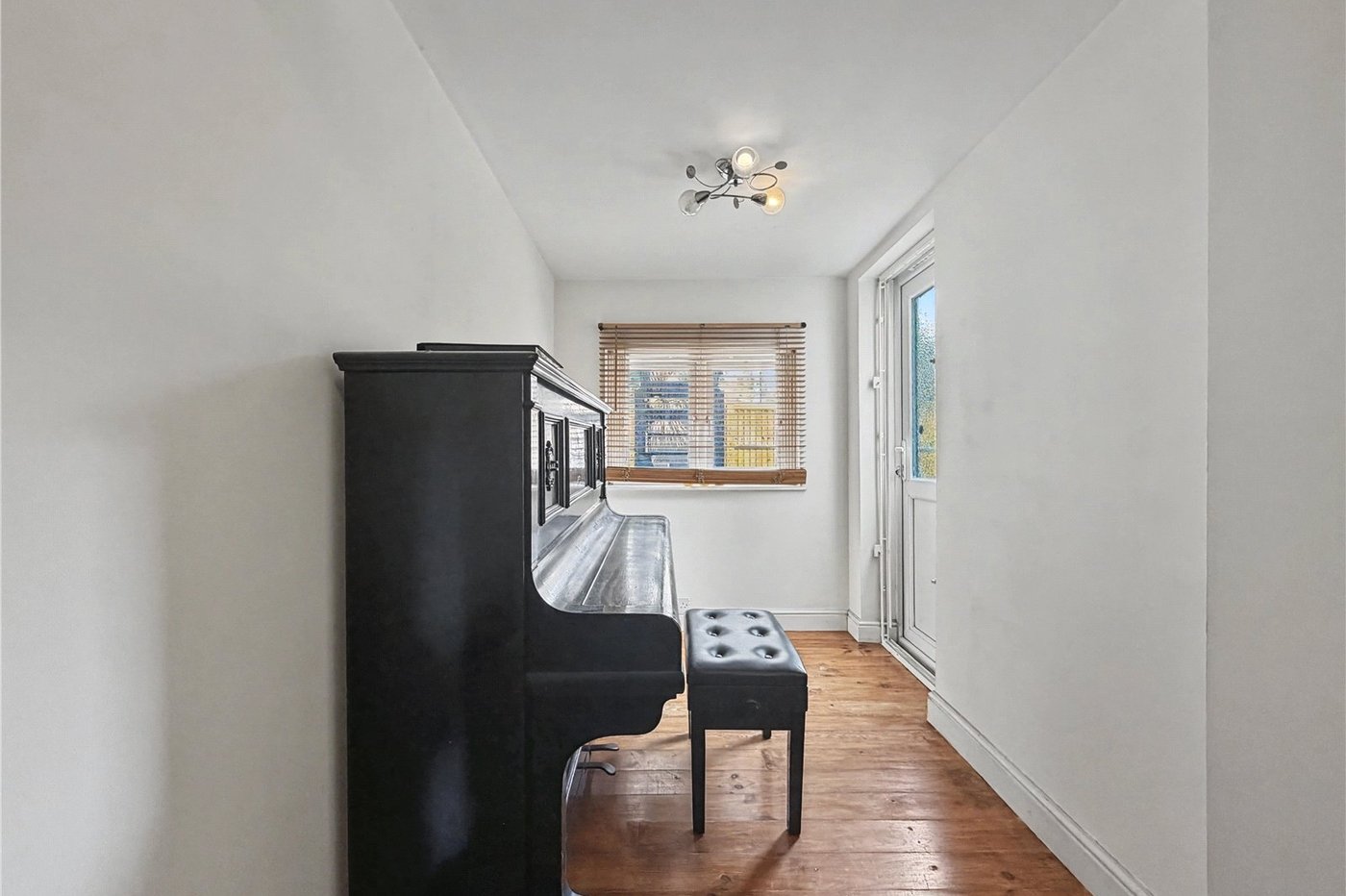 2 bedroom property to rent in Brompton | Robinson Michael & Jackson