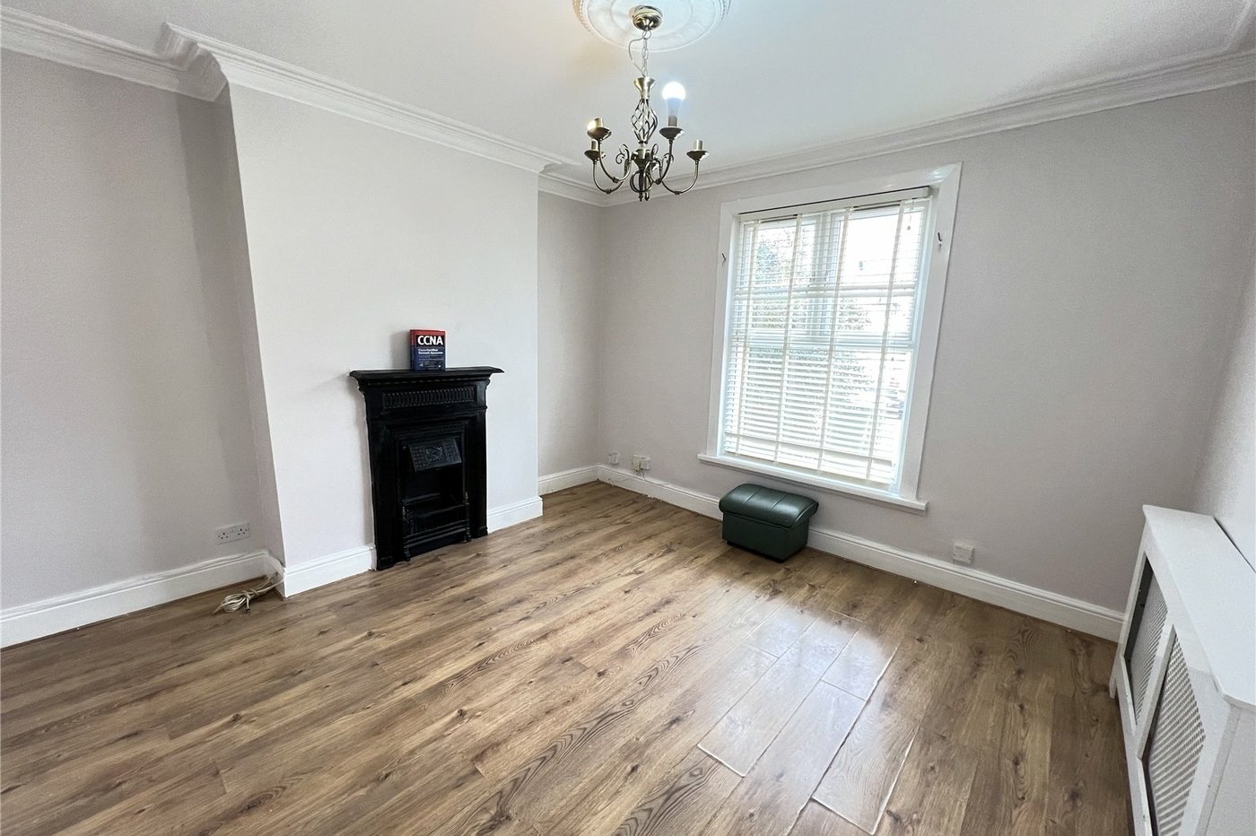 2 bedroom property for sale in Plumstead Common | Robinson Jackson