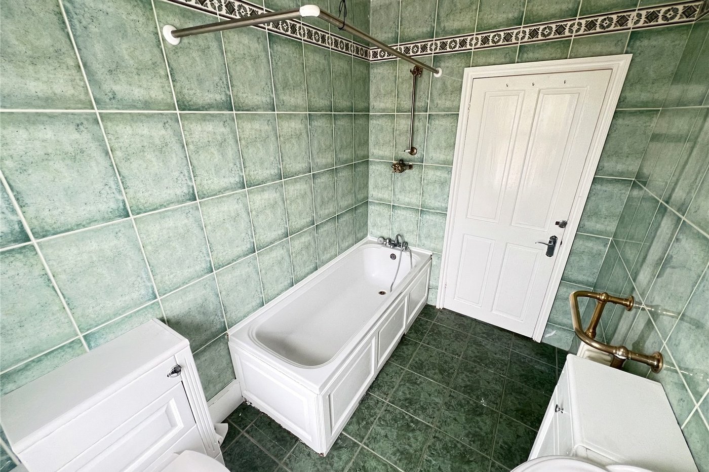 2 bedroom property for sale in Plumstead Common | Robinson Jackson