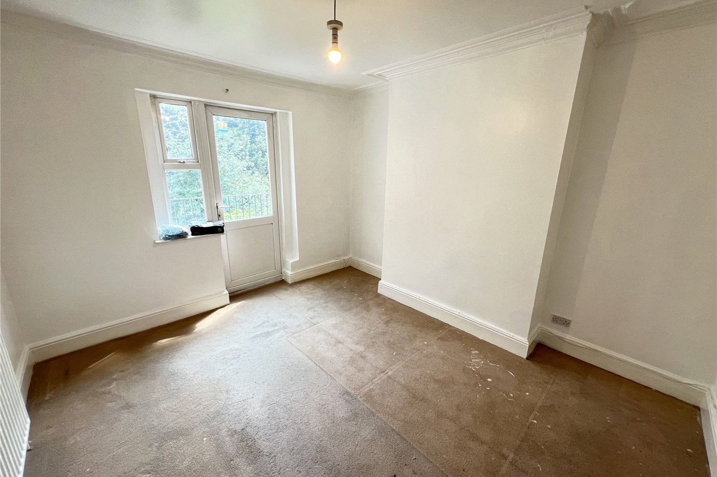 2 bedroom property for sale in Plumstead Common | Robinson Jackson
