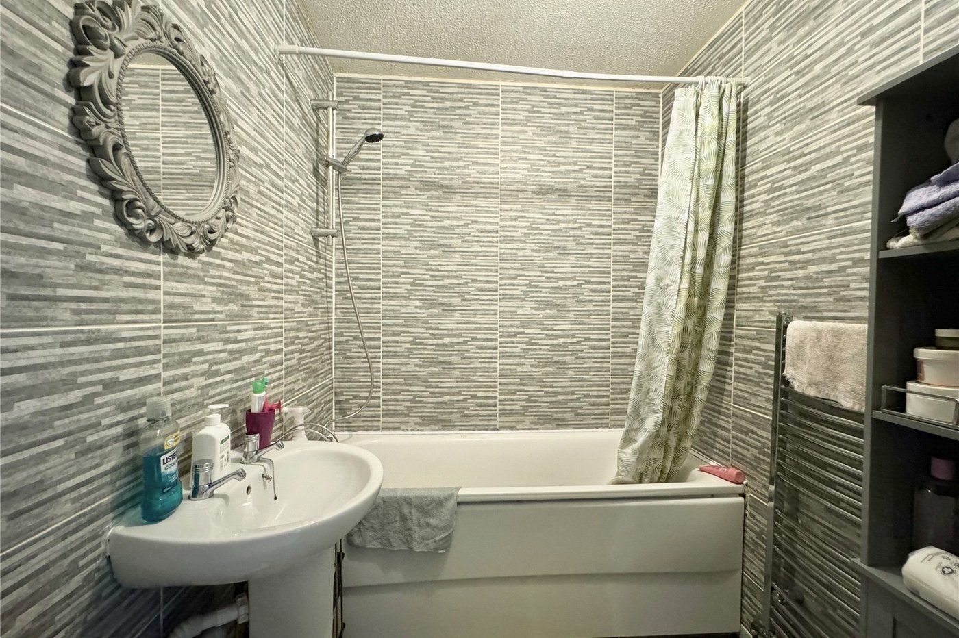 2 bedroom house for sale in London | Robinson Jackson