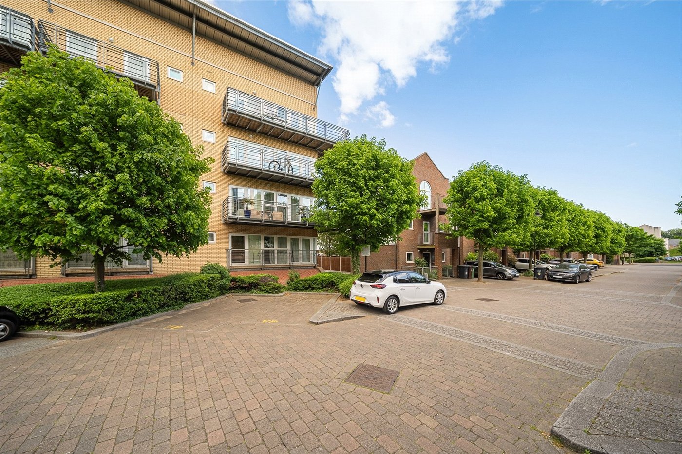 2 bedroom property for sale in Greenhithe | Robinson Jackson