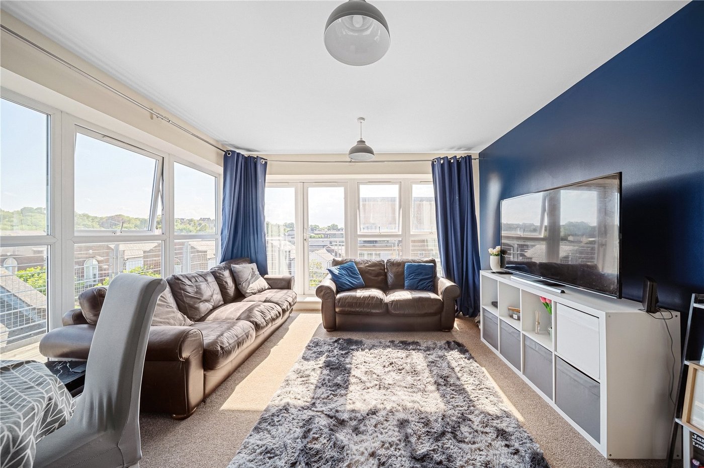 2 bedroom property for sale in Greenhithe | Robinson Jackson